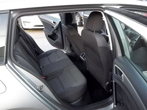 Used 2016 Volkswagen Golf S image 11