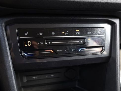 Used 2023 Volkswagen Tiguan SE FWD image 23
