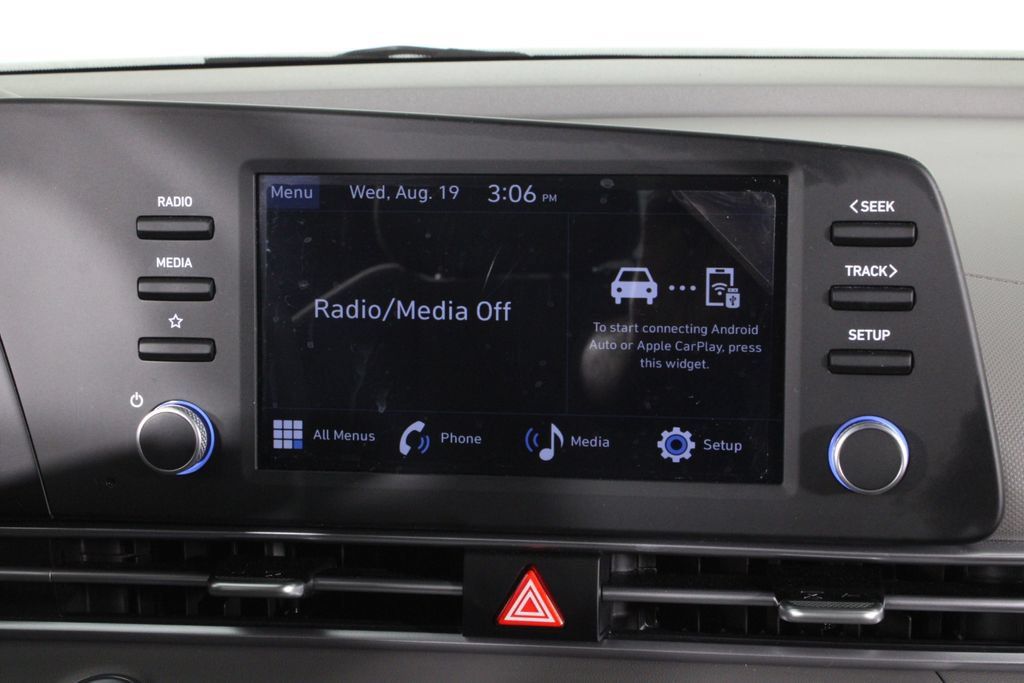 Certified 2025 Hyundai Elantra Sport FWD image 9