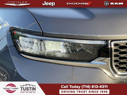 Used 2023 Jeep Grand Cherokee L Limited AWD/4WD image 7