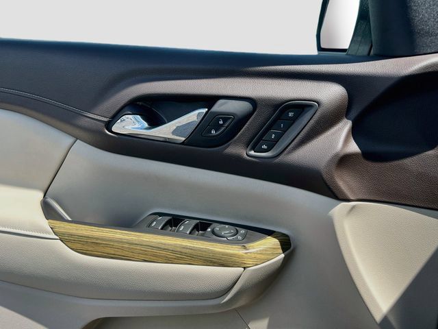 Used 2019 GMC Acadia Denali w/ Technology Package AWD/4WD image 15