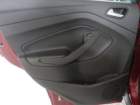 Used 2019 Ford Escape SE FWD image 19