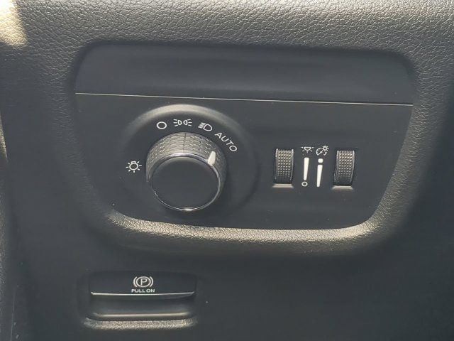 Certified 2025 Jeep Grand Cherokee Altitude AWD/4WD image 27