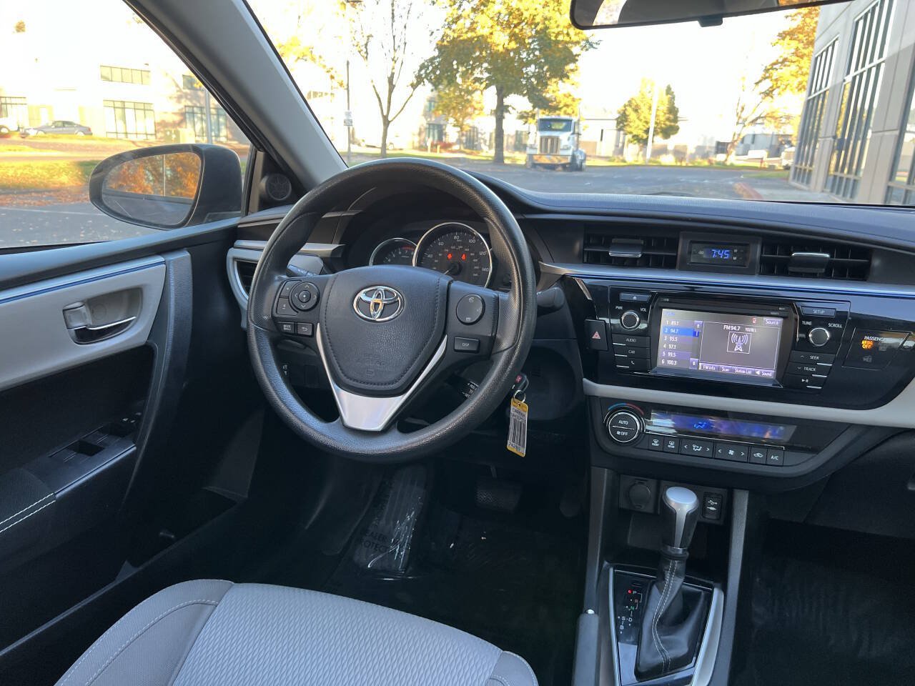 Used 2016 Toyota Corolla LE FWD image 13