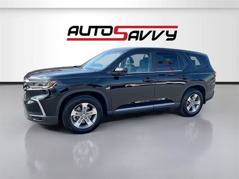 Used 2025 Honda Pilot EX-L image 3