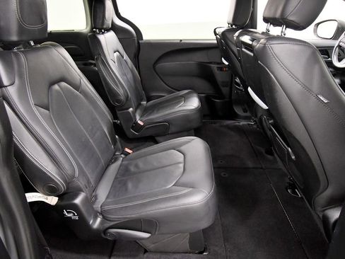 Used 2020 Chrysler Pacifica Touring-L w/ Advanced Safetytec Group AWD/4WD image 20