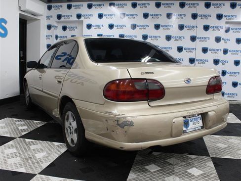 Used 2004 Chevrolet Malibu Classic FWD image 2