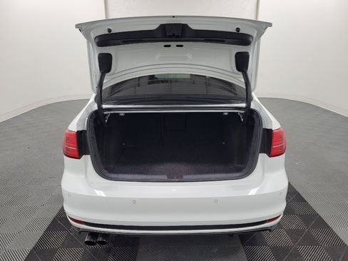 Used 2017 Volkswagen Jetta GLI image 29