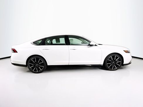 Used 2025 Honda Accord Touring image 2