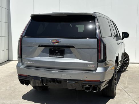 Certified 2025 Cadillac Escalade ESV V AWD/4WD image 6