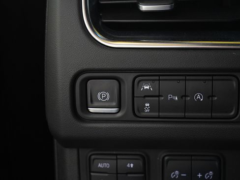 Used 2023 GMC Yukon SLE image 28