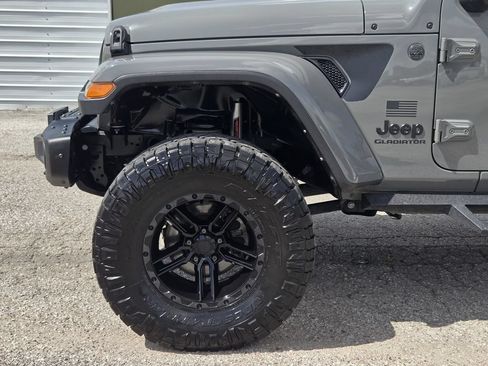 Used 2023 Jeep Gladiator Sport AWD/4WD image 9