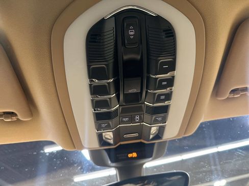 Used 2015 Porsche Macan S image 18