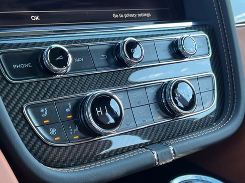 Certified 2025 Bentley Bentayga image 38