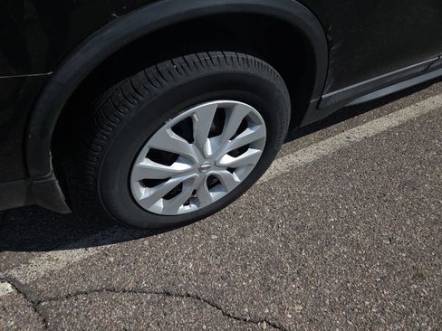 Used 2018 Nissan Rogue S AWD/4WD image 4