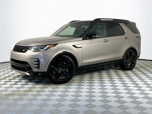 Used 2024 Land Rover Discovery Dynamic SE image 1