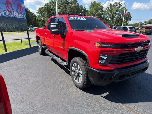 Used 2025 Chevrolet Silverado 2500 Custom w/ Custom Value Package AWD/4WD image 3