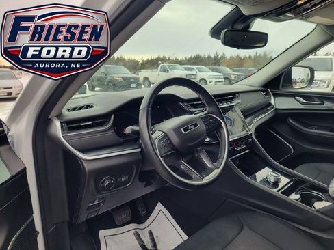 Used 2022 Jeep Grand Cherokee L Laredo w/ Luxury Tech Group I AWD/4WD image 13