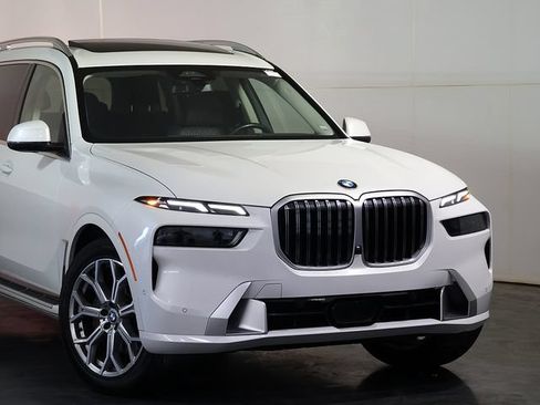 Used 2025 BMW X7 xDrive40i AWD/4WD image 6