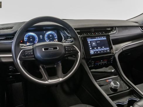 Used 2024 Jeep Grand Cherokee Laredo image 7