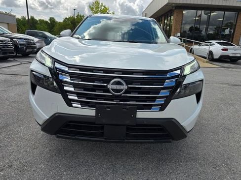 Used 2024 Nissan Rogue SV image 8