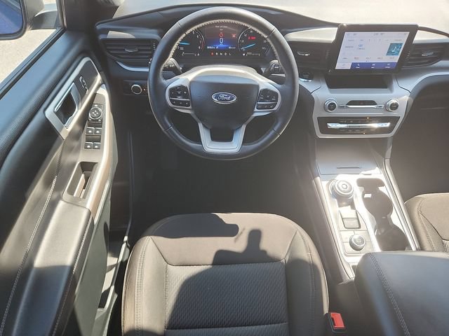 Used 2023 Ford Explorer XLT AWD/4WD image 8