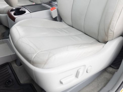 Used 2014 Toyota Sienna XLE AWD/4WD image 23