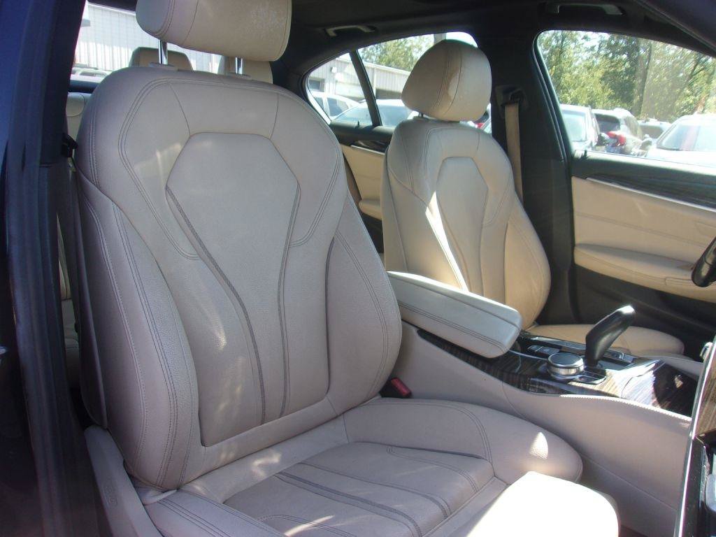 Used 2019 BMW 530e w/ Luxury Package RWD image 16