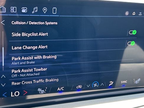 New 2026 Chevrolet Traverse LT w/ Sun and Wheel Package image 43