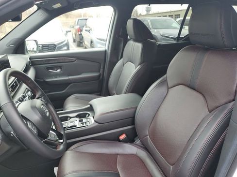 Used 2025 Honda Pilot Black Edition image 18