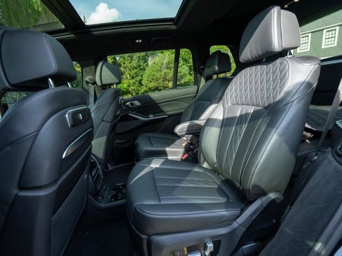 Used 2023 BMW X7 M60i image 25