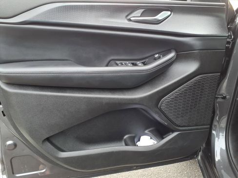 Certified 2024 Jeep Grand Cherokee L Altitude image 12