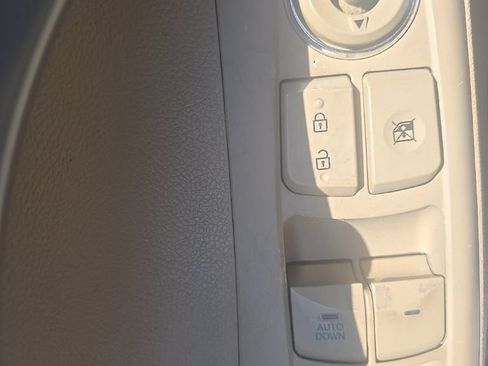 Used 2012 Hyundai Elantra GLS FWD image 10