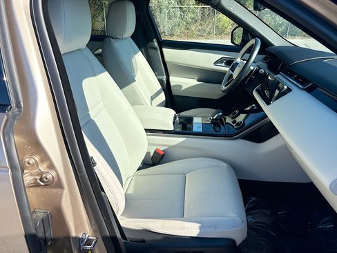 Used 2022 Land Rover Range Rover Velar R-Dynamic S image 15