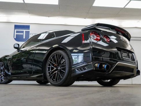 Used 2021 Nissan GT-R Premium image 33