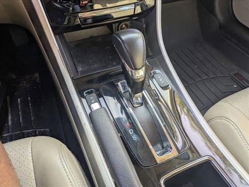 Used 2017 Honda Accord Touring image 9