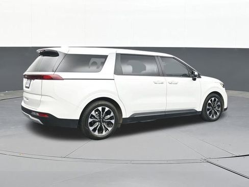 Used 2024 Kia Carnival EX image 15