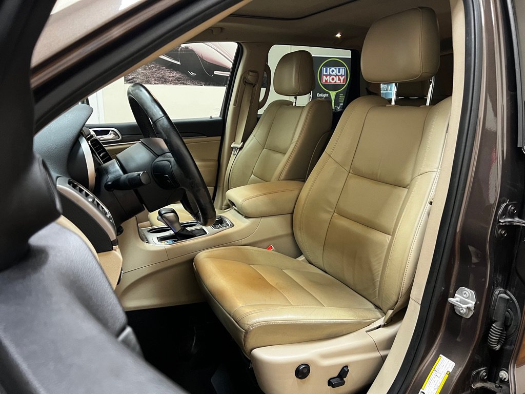 Used 2019 Jeep Grand Cherokee Limited AWD/4WD image 16