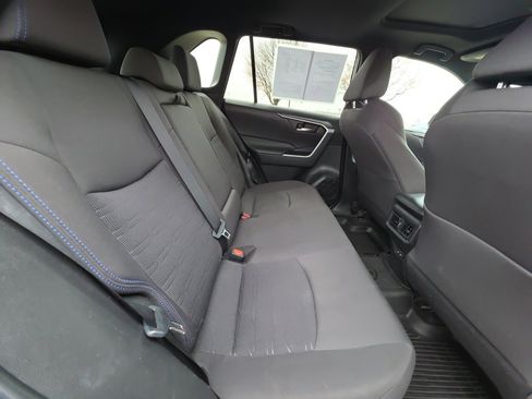 Used 2022 Toyota RAV4 SE w/ Convenience Package image 14