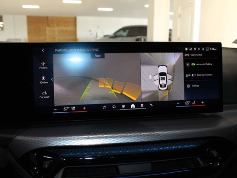 Used 2025 BMW 330i 330i w/ Convenience Package image 21