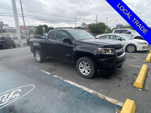 Used 2018 Chevrolet Colorado LT AWD/4WD image 3