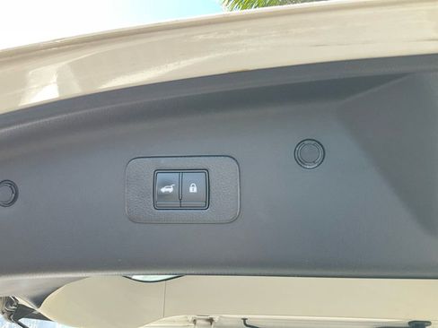 Used 2022 Nissan Armada SL image 11