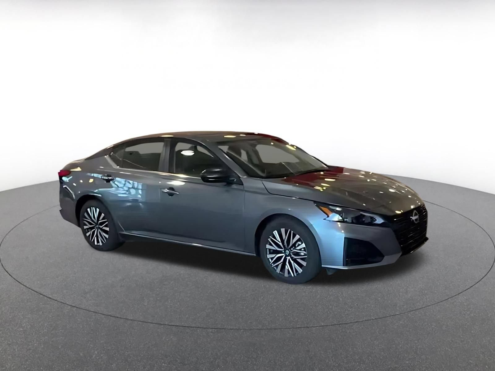 Used 2026 Nissan Altima 2.5 SV FWD image 2