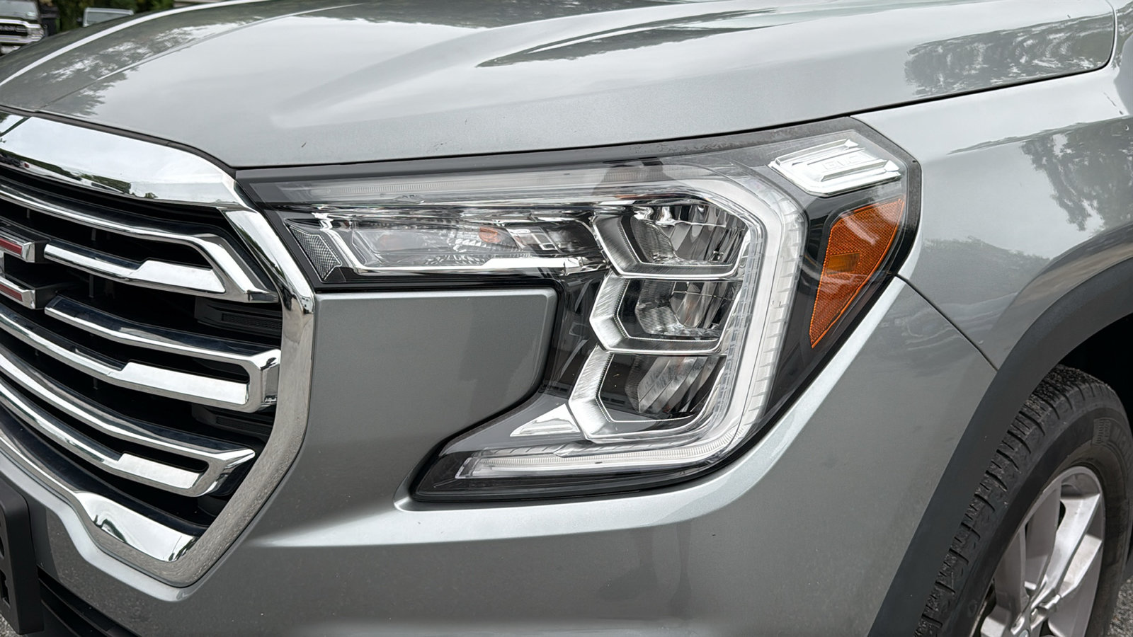Used 2023 GMC Terrain SLT AWD/4WD image 9