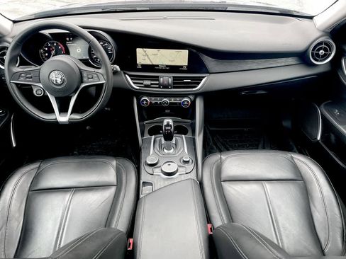 Used 2019 Alfa Romeo Giulia image 24