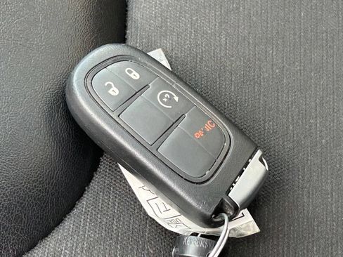Used 2022 Jeep Cherokee Trailhawk w/ Sun, Sound & Nav Group AWD/4WD image 51