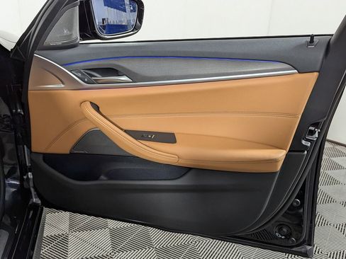 Certified 2022 BMW 530i xDrive w/ M Sport Package image 31