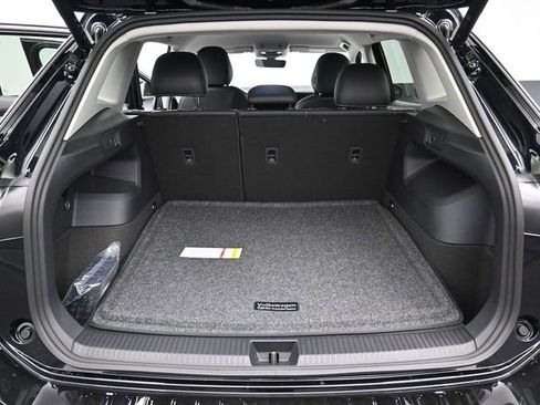 New 2026 Volkswagen Tiguan SE image 12