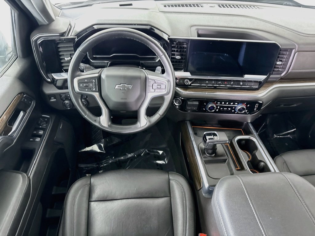 Used 2024 Chevrolet Silverado 1500 LT Trail Boss w/ Convenience Package II AWD/4WD image 3