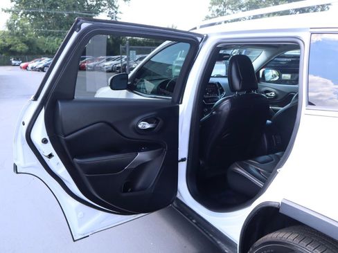Used 2019 Jeep Cherokee Limited AWD/4WD image 16
